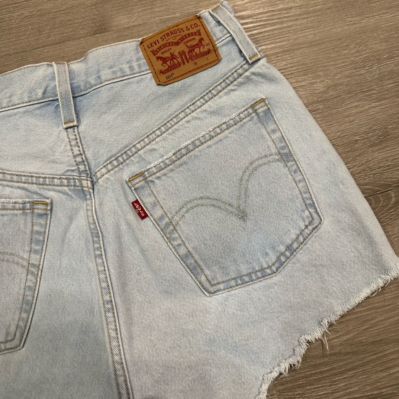 Levi’s 501 Light Denim Shorts - Picture 4 of 5